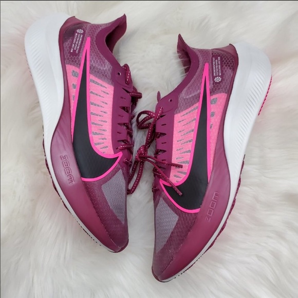 nike zoom gravity true berry